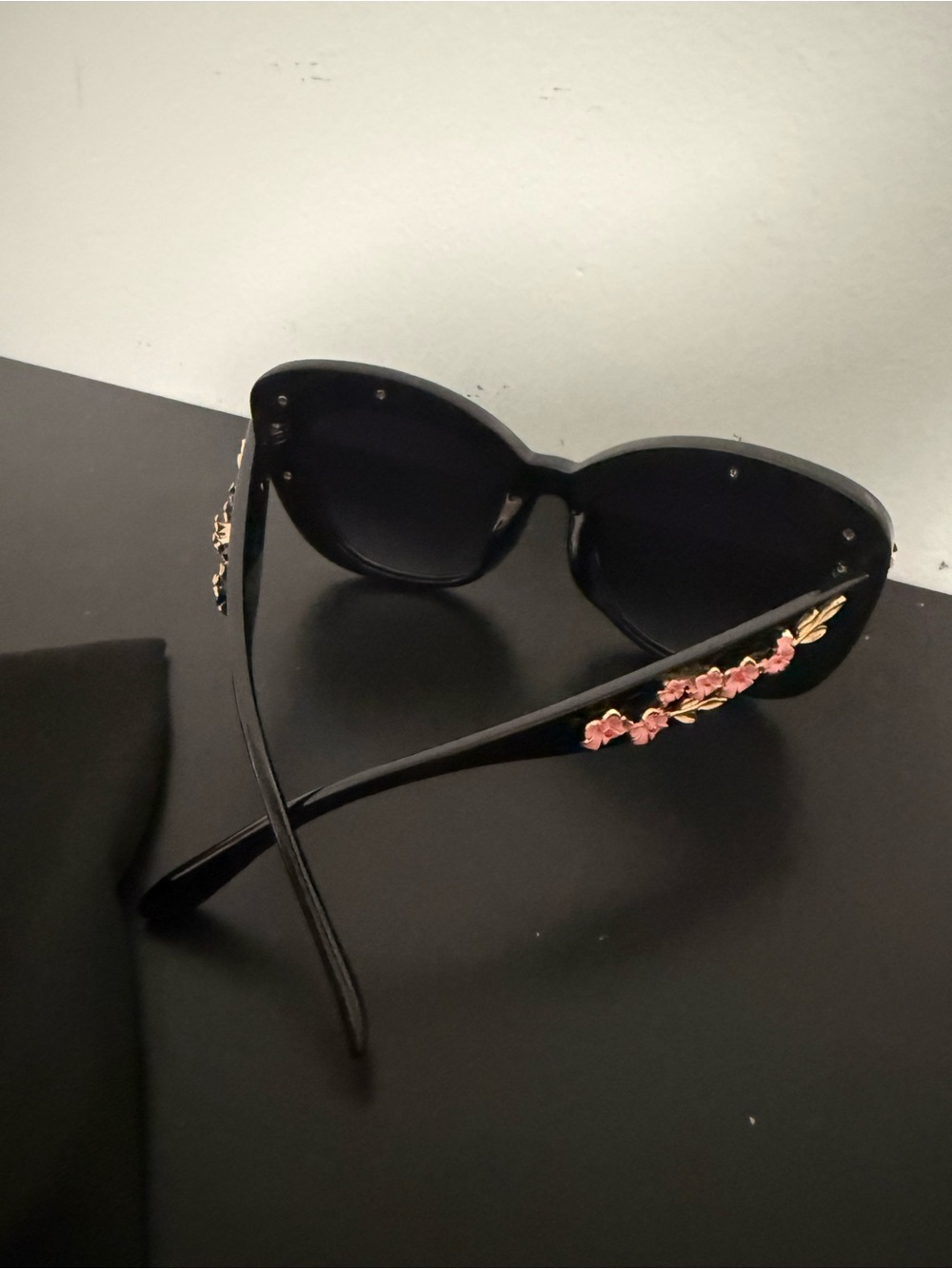 Black Floral Cat-Eye Sunglasses with Pink Flower Accents! Absolutely Stunning! 🤩 - Picture 3 of 7